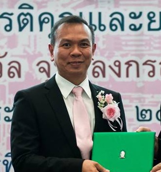  ศ.นพ.เถลิงศักดิ์ กาญจนบุษย์  