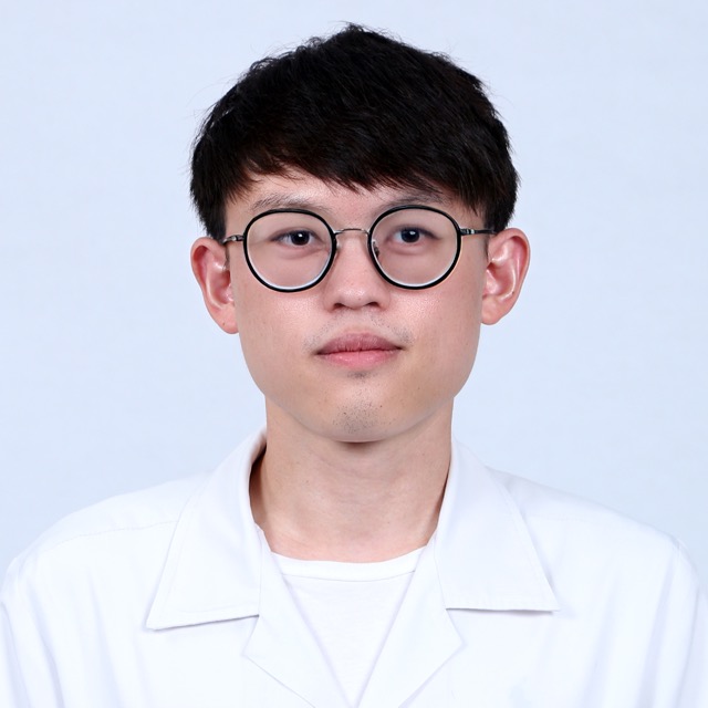 นายแพทย์กมลภพ คุ้มธนาภัทร